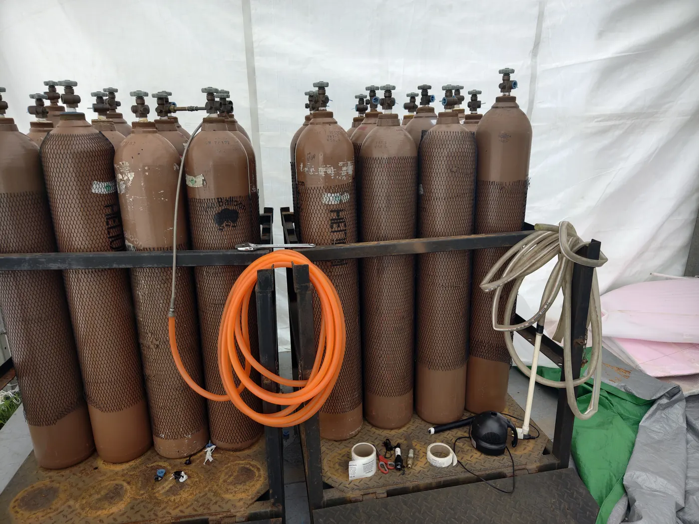 Helium cylinders and hoses arranged on site